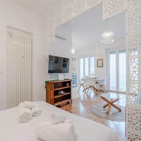 Guesthost - Elegant Loft X4 - 500m Far From Porta Nuova