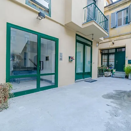 아파트 Guesthost - Elegant Loft X4 - 500m Far From Porta Nuova 토리노