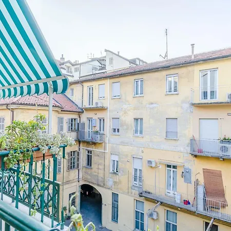 Guesthost - Elegant Loft X4 - 500m Far From Porta Nuova アパート トリノ